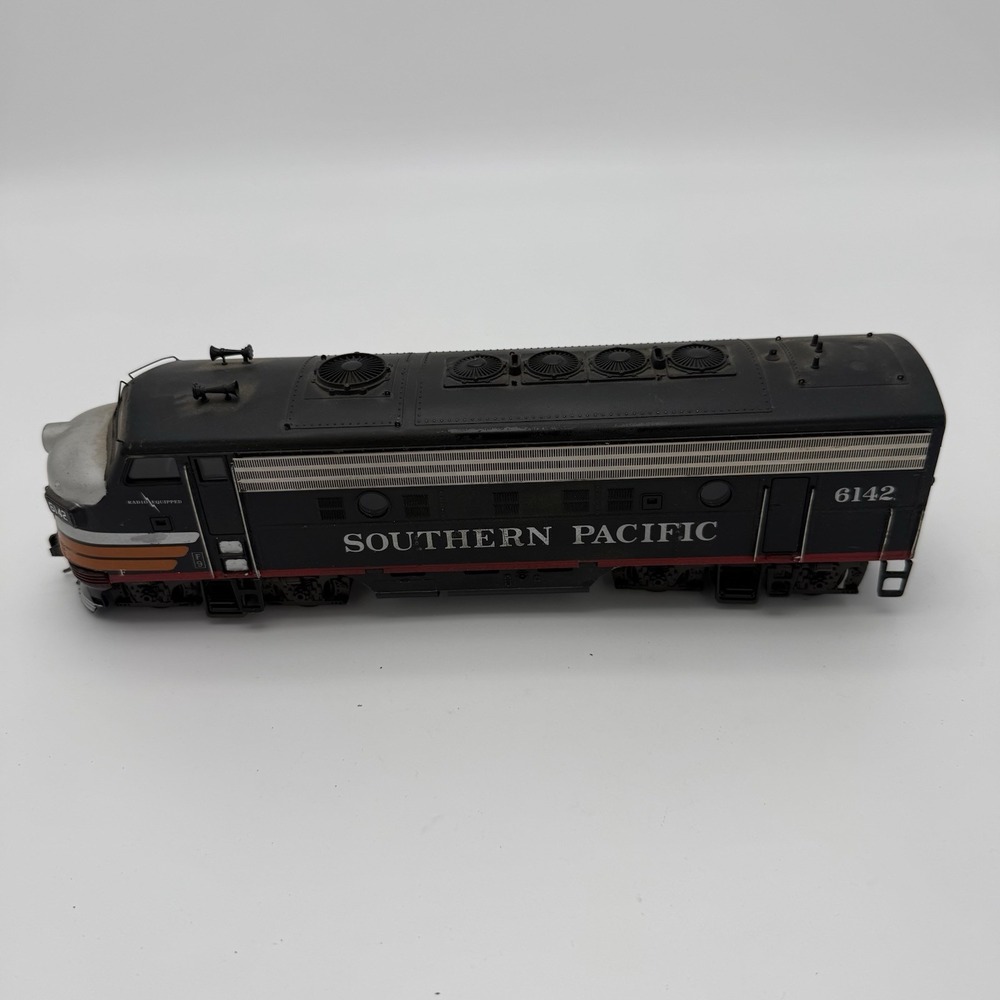 Atlas Roco HO FP7 Southern Pacific #6142 Black Widow Diesel Locomotive